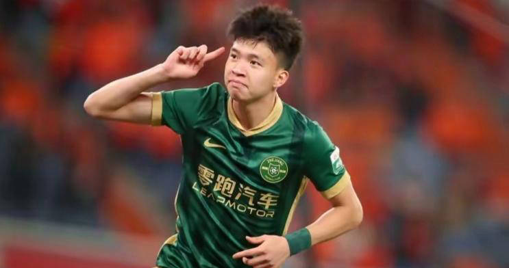 沙尔克遭受惨败，球迷纷纷呼吁换帅